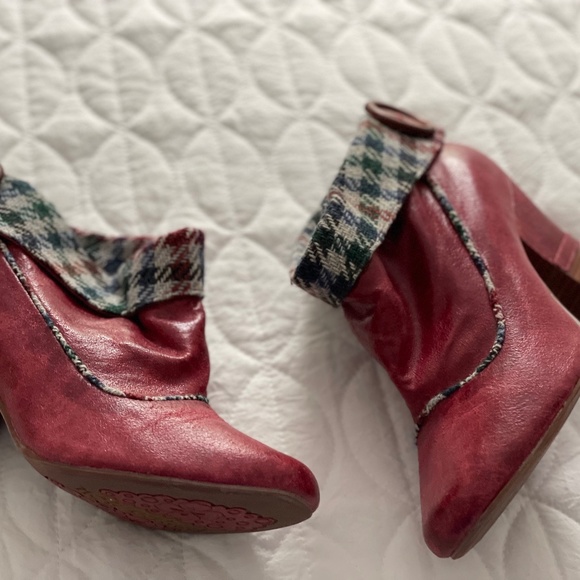 Red booties w/ tweed folded shaft - Picture 13 of 13